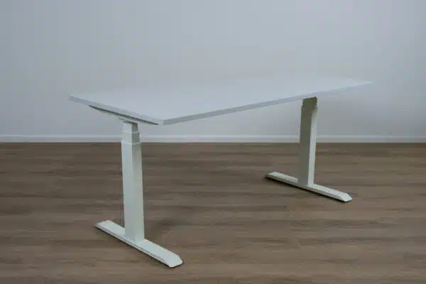 Zit sta bureau met een witte poot en een lichtgrijs blad.